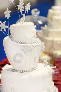 白色的美丽的婚礼蛋糕图片