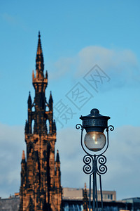 斯科特纪念碑古老的灯和爱丁堡市风景图片