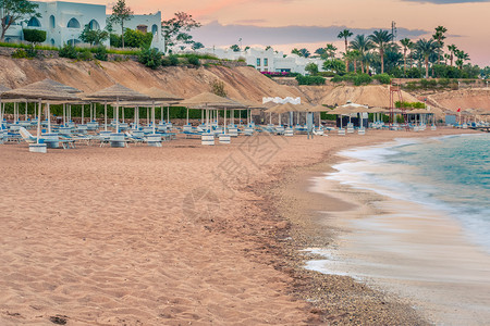 埃及红海日落时美丽的海滩岸夏季风景旅行度假背景图片