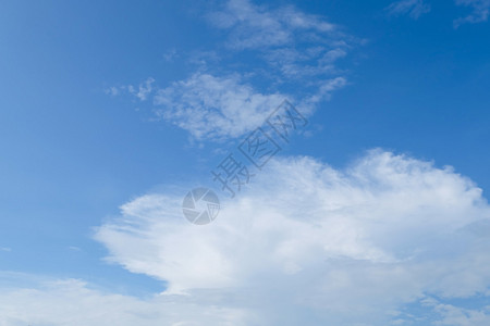 蓝色天空和白云晴图片
