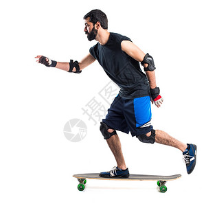 骑他的滑板的人图片