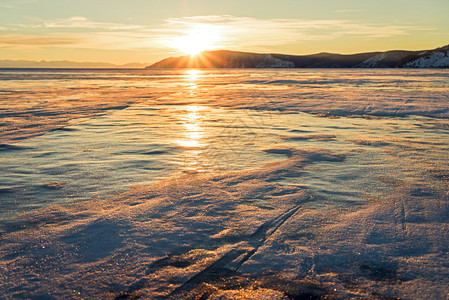冬天贝加尔湖的日落图片