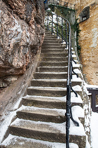 冬时古堡中的楼梯图片