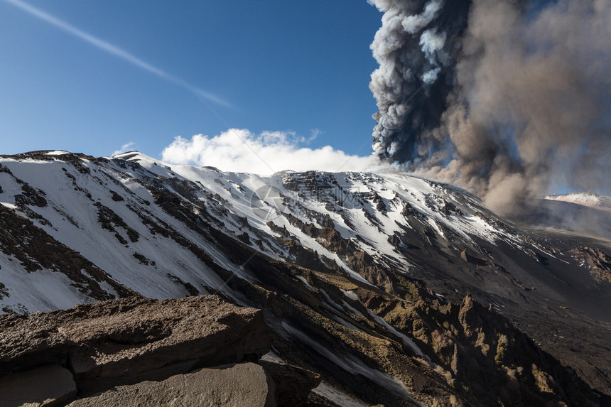 火山埃特纳火山喷发卡塔尼亚图片