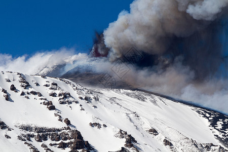 火山埃特纳火山喷发卡塔尼图片