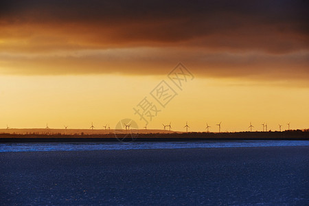 风力农场在太阳升图片