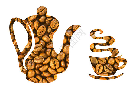 咖啡豆以咖啡壶和杯子的形式堆积在白色背景上图片