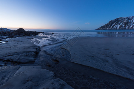 挪威洛福顿群岛的斯卡桑登海滩图片