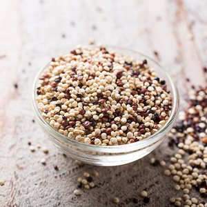 混杂的原始quinoa南美谷物图片