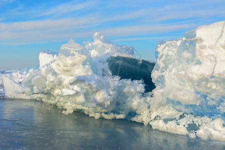 冰上的雪浪贝加尔湖美图片