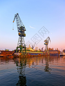 工业区一景起重机造船厂的码头图片
