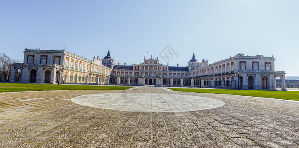查看阿兰胡埃斯皇宫阿兰胡埃斯皇宫是西班牙国王的住所图片