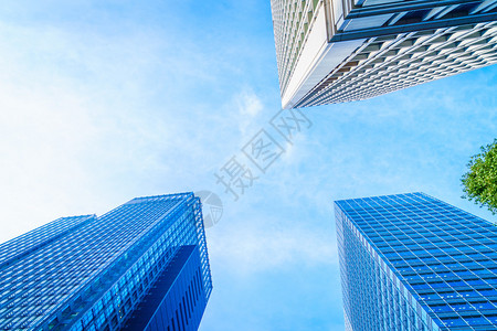 高楼蓝天建筑理念图片