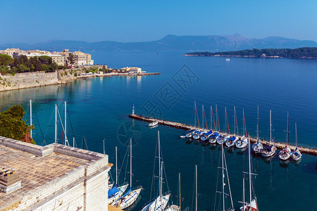 希腊科孚岛希腊有游艇的图片