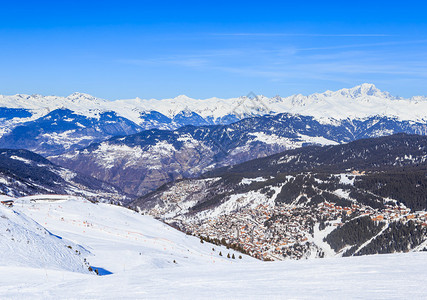 Meribel村中心1450米Meribel滑雪高清图片