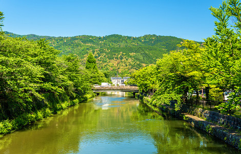 日本京都神宫旁的运河图片