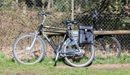 太阳下电动自行车现代自行车大部分图片