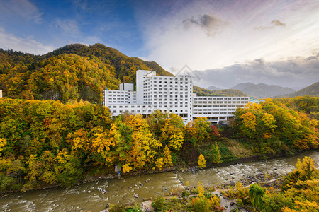 秋季的日本北海道定山溪图片