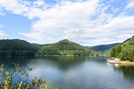 照片来自Vidraru湖罗马尼亚高清图片