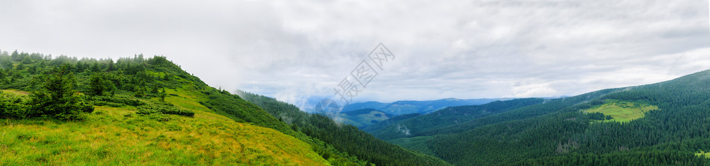 喀尔巴阡山脉地貌全景乌克兰欧洲的科图片