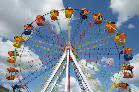 俄罗斯奇塔市夏季文化和娱乐公园的Ferris车轮图片