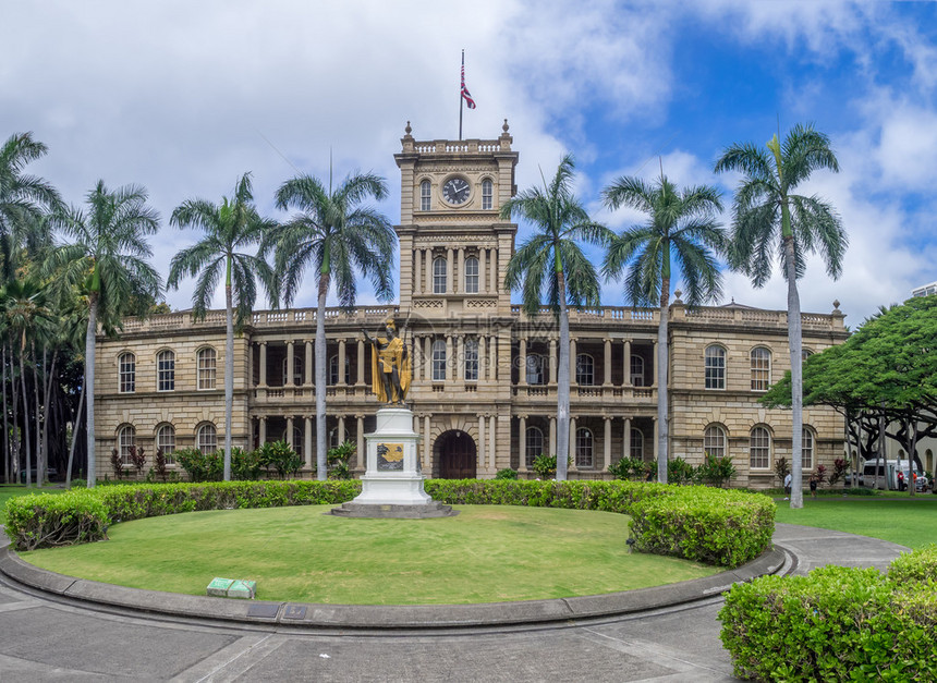 夏威夷檀香山的卡美哈国王雕像它位于檀香山国王街的夏威夷最高法院大楼AliiolaniH图片