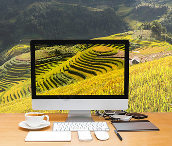 越南西北部延白省木仓柴区梯田稻上带电脑桌面的工图片