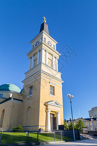 带访芬兰奥卢市中心附近的大教堂游客访最热背景