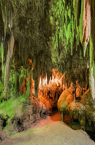 泰国的洞穴钟乳石和笋图片