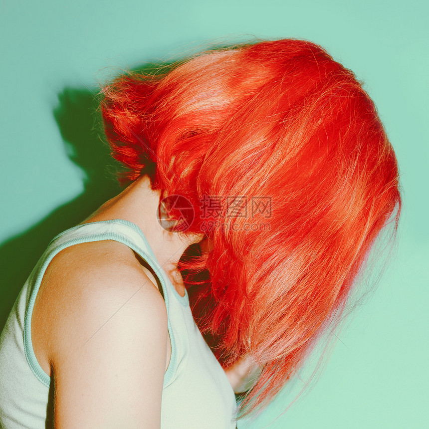 头发趋势橙色头发的颜色感女孩图片