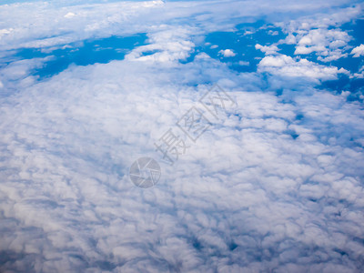 美丽的阴云天空抽象背景概念相关理念从飞机窗口查看info图片