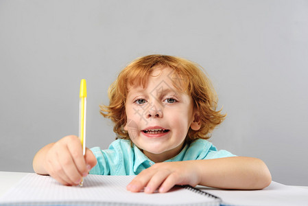 幼儿期和学习概念集中的学龄前人员绘画图片