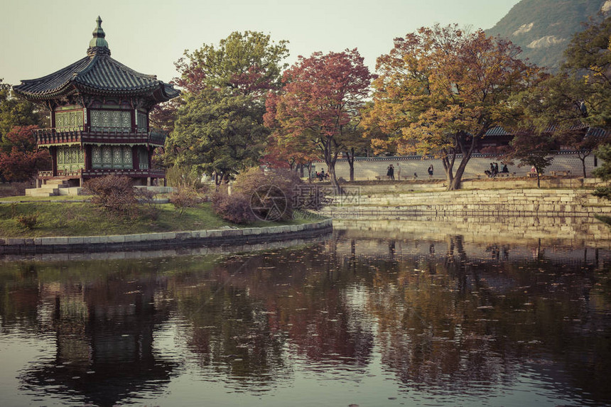 韩国首尔景福宫的秋天图片