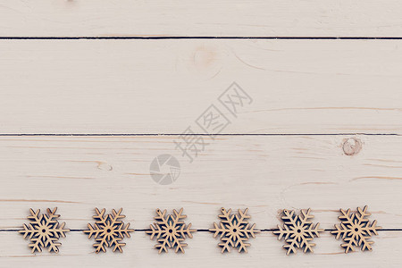 在白色木头的圣诞节装饰木头装饰品圣诞节装饰木在与空间图片