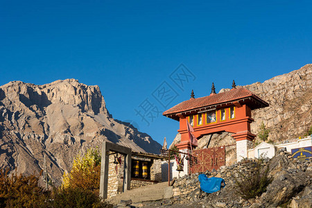 山坡上的佛教寺庙尼泊尔图片