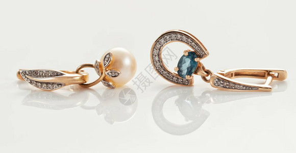 蓝宝石和珍珠金耳环图片