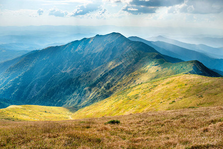 晨曦金光峰谷青山高清图片