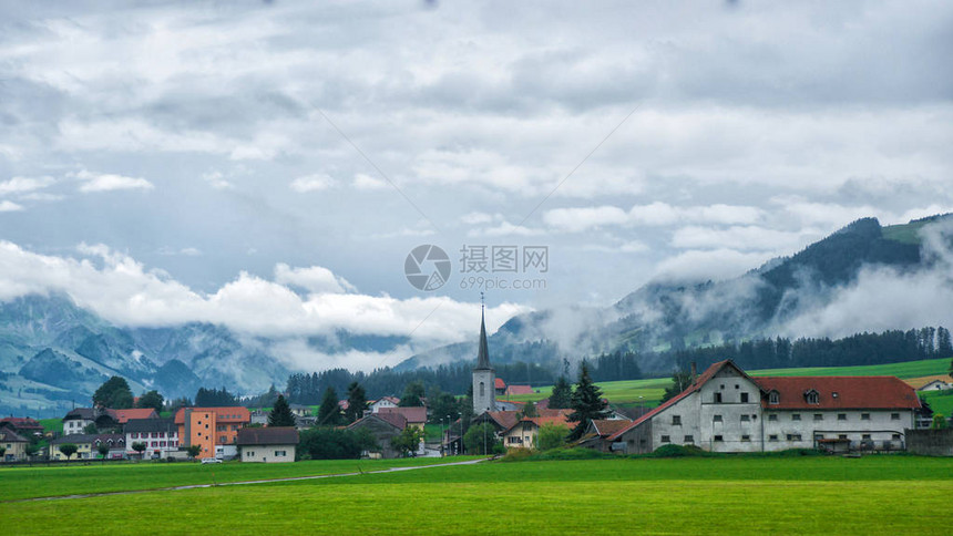 瑞士弗里堡州格鲁耶尔区Prealps山Charm图片