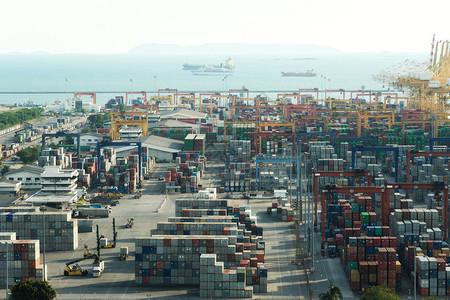 泰国LaemChabang货集装箱港口用于物流进口和出口背景图片
