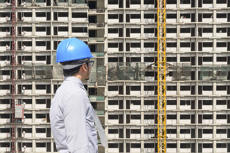 施工现场的建筑工程师图片