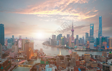 上海外滩日出天际线航拍鸟瞰图图片