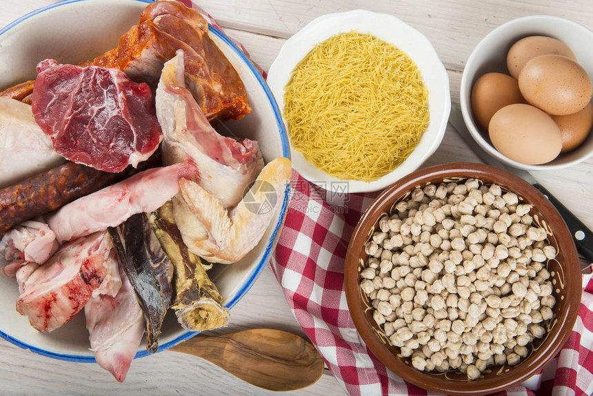 西班牙可是种炖肉来自不同动物和黑豆的图片