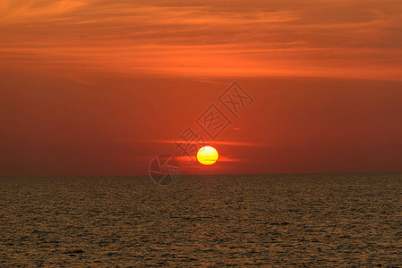 泰国普吉府奈扬海滩的普吉岛日落景观图片