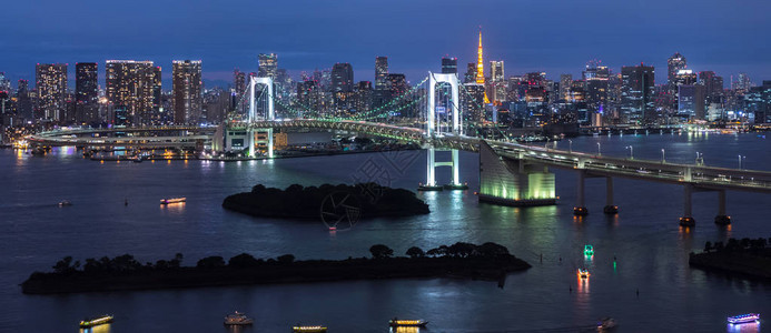 彩虹桥全景在晚上东京日本图片