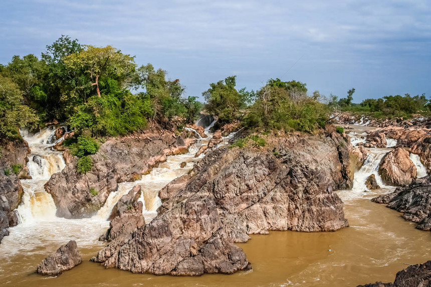 湄公河上强大的唐孔Khon图片