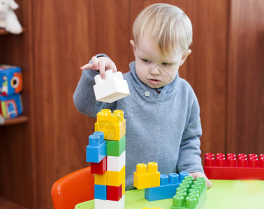 幼稚园中与玩具制造器一图片