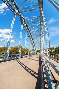 历史铁桥1905年建于俄罗斯的钢拱桥上图片
