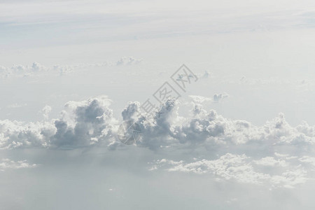 白灰色的云天空堂图片