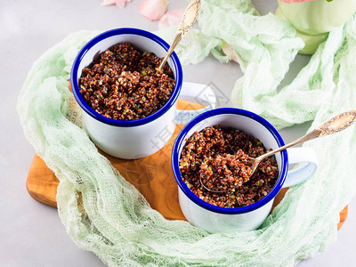 菜豆杯中蔬菜的红quinoa蔬菜图片
