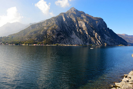 秋天的莱科湖山意大利伦巴第图片